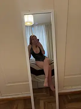 Scarletsnoww  live sex cam