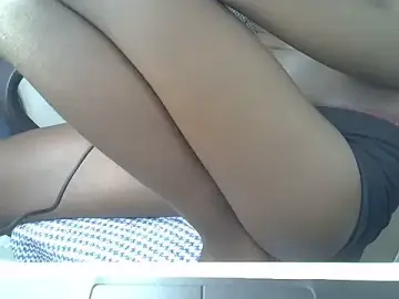 Sexyonebb  live sex cam