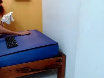 Skinnyverus18  live sex cam