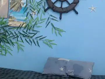 Skinnyverus18  live sex cam