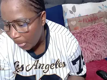 CurveyChocClitX5  live sex cam