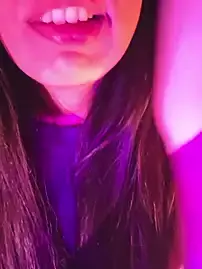 Aloneathome  live sex cam