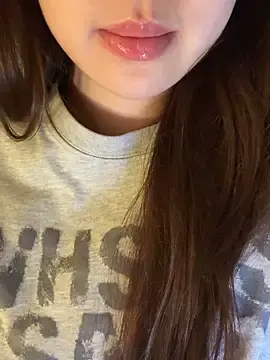 Uyennii02  live sex cam