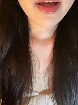 Uyennii02  live sex cam