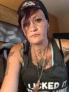 Renegade_vyxxen  live sex cam