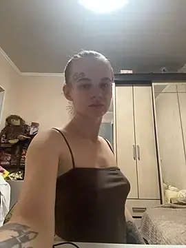 LeinaWoluers  live sex cam