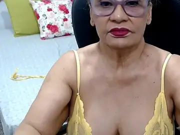 Emiliaa_hot  live sex cam