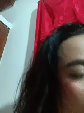 Yinarose1  live sex cam