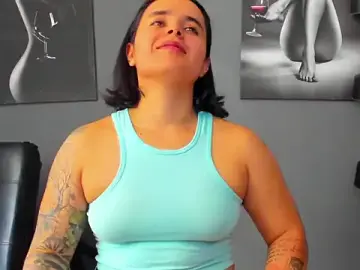 Karlyjons12  live sex cam