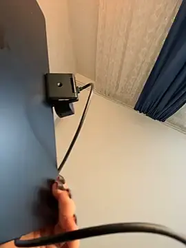 Brilliant-Kiss  live sex cam