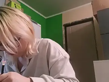 KeeleySeelig  live sex cam