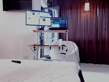 LadyAriaHunt  live sex cam