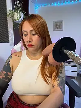 Luna_Paris_  live sex cam