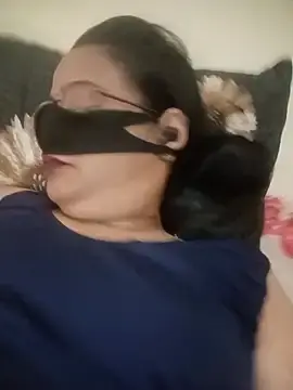 SassyLuxe  live sex cam