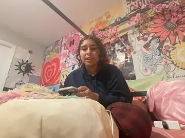 Kittycatwantsdick  live sex cam