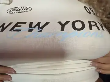 BellaLuxx  live sex cam
