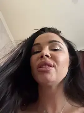 StripBianka  live sex cam