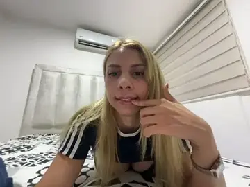 DollMagguie  live sex cam