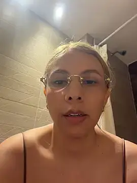DollMagguie  live sex cam