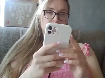 Jugira  live sex cam