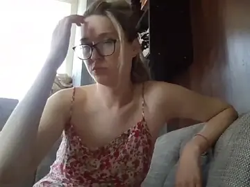 Jugira  live sex cam