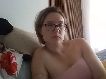 Jugira  live sex cam