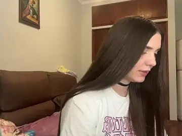 LucyRed  live sex cam