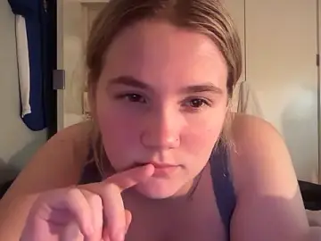 Lovergirlyxo  live sex cam