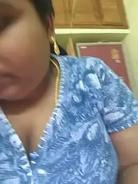 Meenaqueen  live sex cam