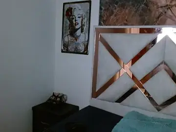 Miadesirecs  live sex cam