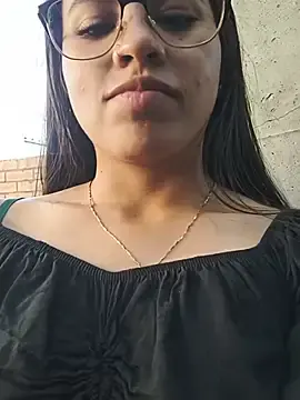 Nicky_11  live sex cam