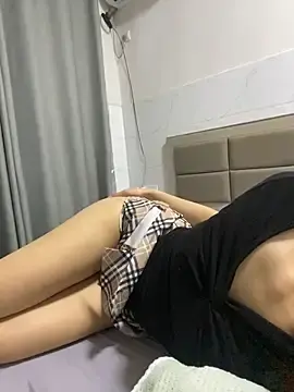 Julysister00  live sex cam