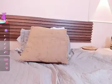 Mia_gold_  live sex cam