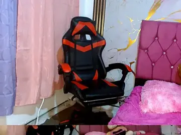 Yeilamassbig89  live sex cam