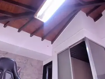 Emily-Queen03  live sex cam