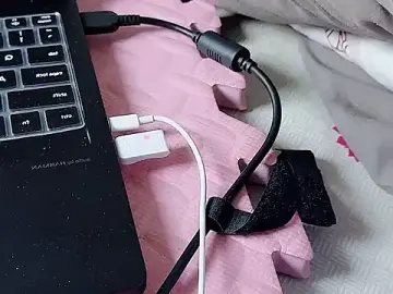 Lunavale520  live sex cam