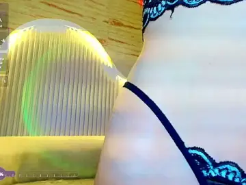Moon_Red_r  live sex cam