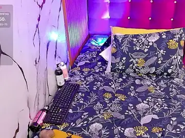 Skinnyindiansluttt  live sex cam