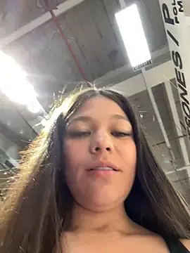 Alyshanon18  live sex cam