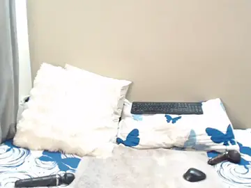 Tinnypussie  live sex cam