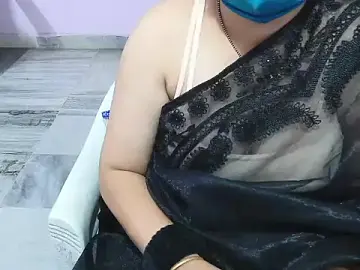 Lyri143  live sex cam