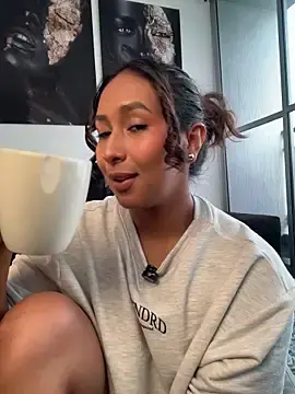 AmelyaMann  live sex cam