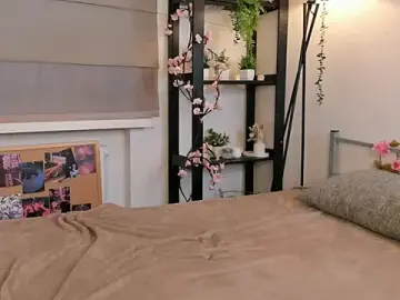 GoldenNudge  live sex cam