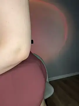 Juicy8peach88  live sex cam