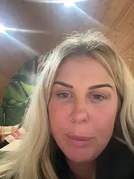 Saucymelaine09  live sex cam