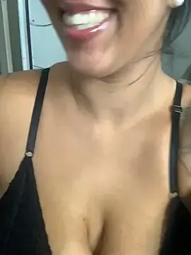 Indiadeusa  live sex cam