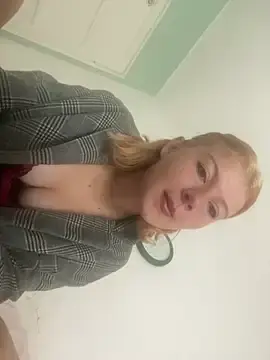 Cutegirlin  live sex cam
