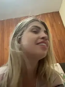 Jujuloiragostosa  live sex cam