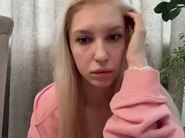 LunaWhiteX  live sex cam