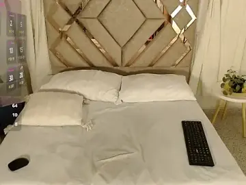MilaMonroeX  live sex cam